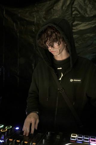 Back To The Warehouse 2 - Fraktured Phoenix rave photo 18