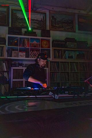 Back To The Warehouse - Fraktured Phoenix rave photo 6
