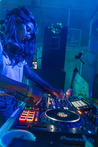 Back To The Warehouse - Fraktured Phoenix rave photo 96