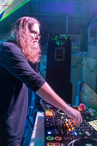 Back To The Warehouse - Fraktured Phoenix rave photo 117