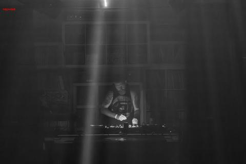 Back To The Warehouse - Fraktured Phoenix rave photo 124